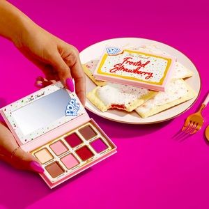 🍓🧁NEW Too Faced Pop-Tart Frosted Strawberry Mini Palette